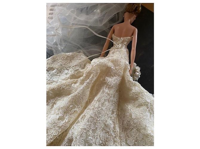 Autre Marque Poupée Barbie Carolina Herrera Bride Gold Label Multicolore - vue 17