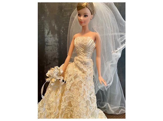 Autre Marque Poupée Barbie Carolina Herrera Bride Gold Label Multicolore - vue 9