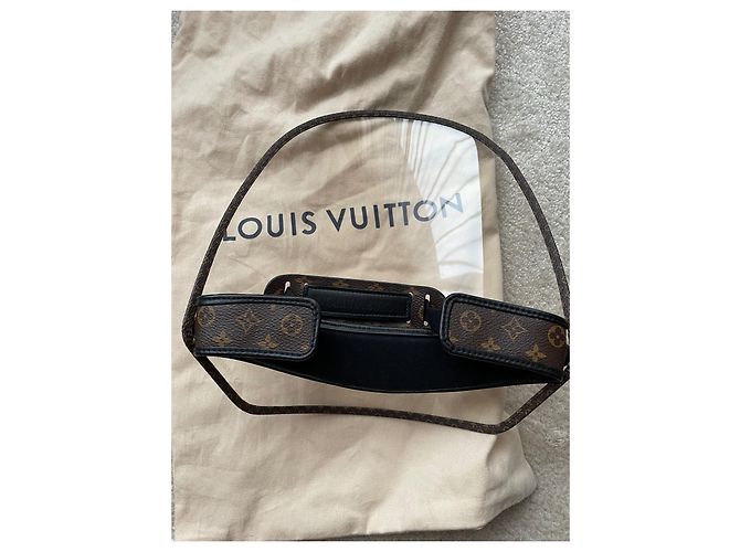 Cappello Louis Vuitton con maschera facciale marrone - vista 3