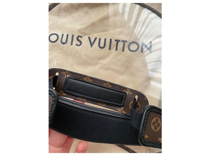 Cappello Louis Vuitton con maschera facciale marrone - vista 4