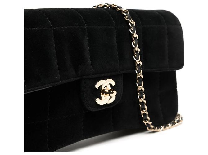 Raro Chanel 02Una borsa a tracolla con nappe Choco Bar Nero - vista 3