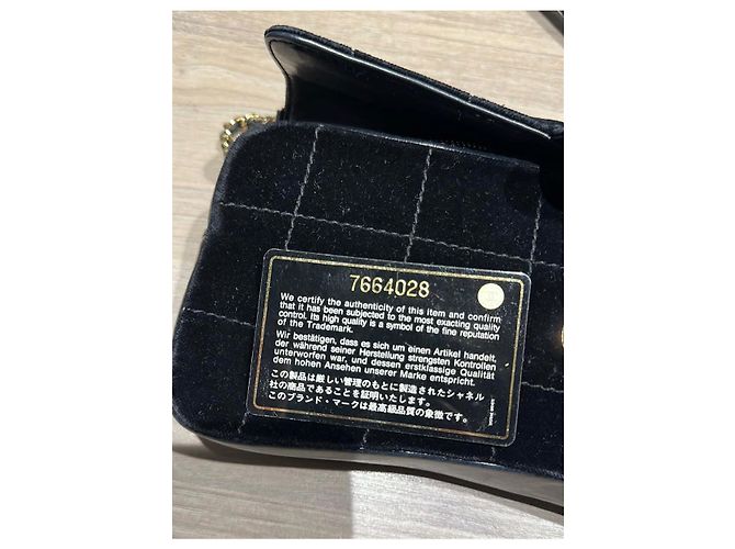 Raro Chanel 02Una borsa a tracolla con nappe Choco Bar Nero - vista 9