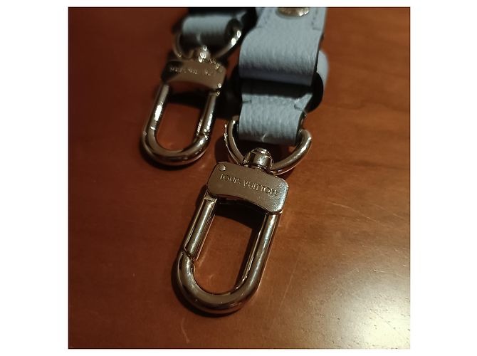 Ciondolo Louis Vuitton Azzurro in Pelle Blu chiaro - vista 10