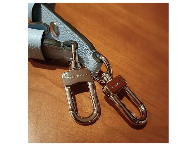 Ciondolo Louis Vuitton Azzurro in Pelle Blu chiaro - vista 3