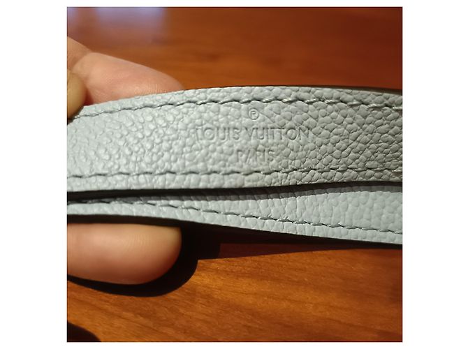 Ciondolo Louis Vuitton Azzurro in Pelle Blu chiaro - vista 5