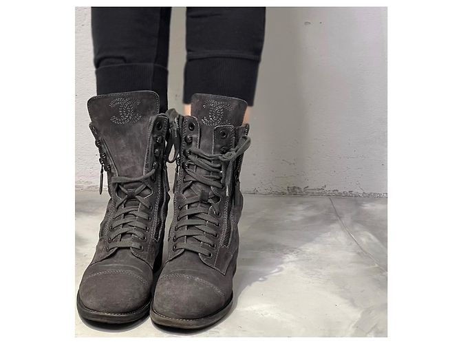 Chanel Combat CC-Logo-Schnürstiefel Grau Anthrazitgrau - Ansicht 4