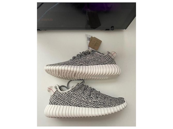 Yeezy Tortora Agosto 2022 V2 Multicolore - vista 2