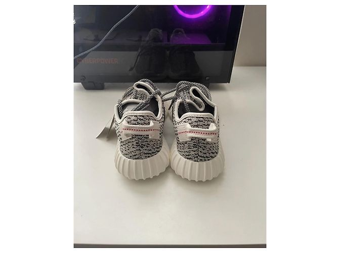 Yeezy Tortora Agosto 2022 V2 Multicolore - vista 4