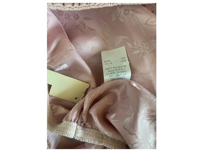 Conjunto de Pijama Dior Rosa de Satén y Encaje Blanco - vista 3