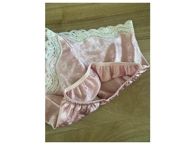 Conjunto de Pijama Dior Rosa de Satén y Encaje Blanco - vista 8