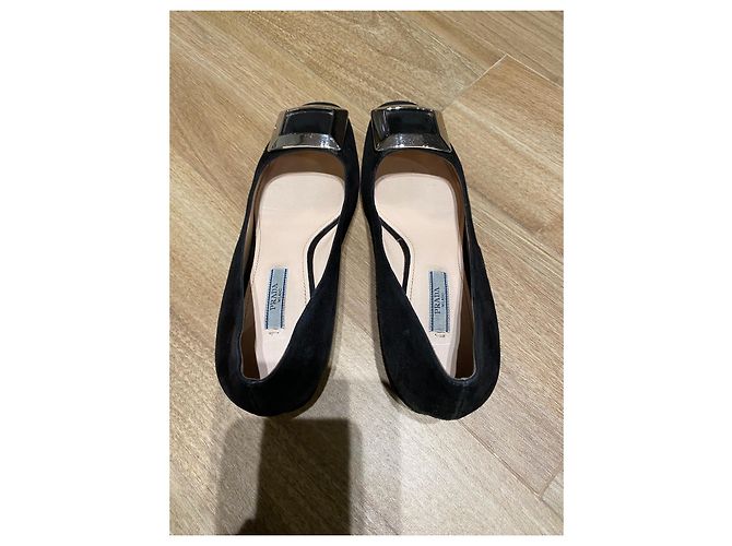 Prada Wildleder Pumps mit Schnalle Schwarz - Ansicht 8