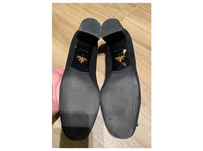 Prada Wildleder Pumps mit Schnalle Schwarz - Ansicht 9