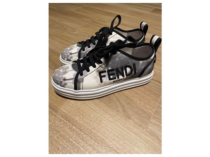 Fendi Rise Tie Dye Low Top Sneaker Schwarz Weiß Grau - Ansicht 3