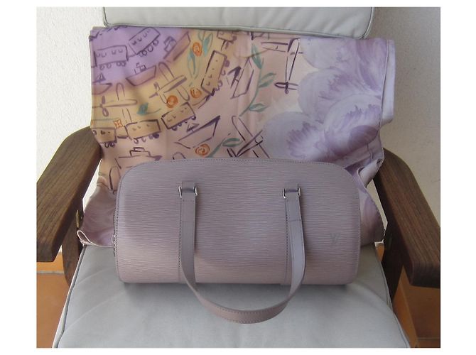 Borsa Louis Vuitton Soufflot in pelle Epi lilla 30 cm - vista 3