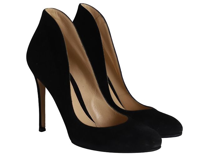 Décolleté svasate con punta tonda Gianvito Rossi in camoscio nero - vista 3