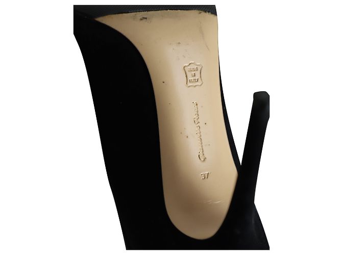 Décolleté svasate con punta tonda Gianvito Rossi in camoscio nero - vista 7
