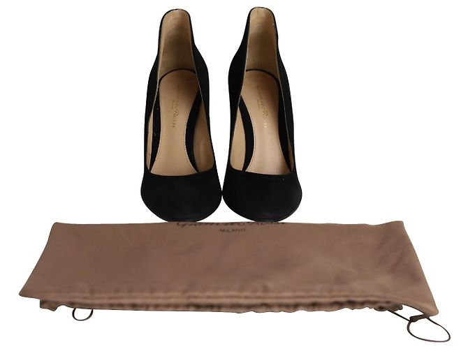 Décolleté svasate con punta tonda Gianvito Rossi in camoscio nero - vista 9