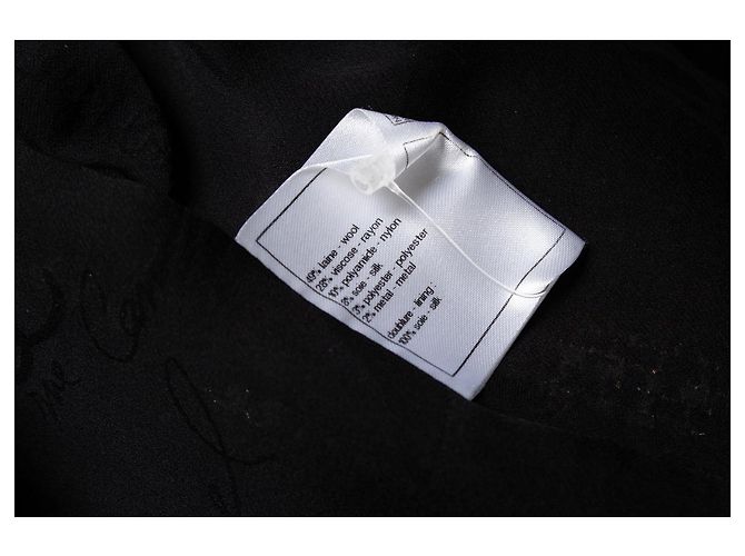 Chanel, Schwarz-goldene Tweedjacke - Ansicht 6