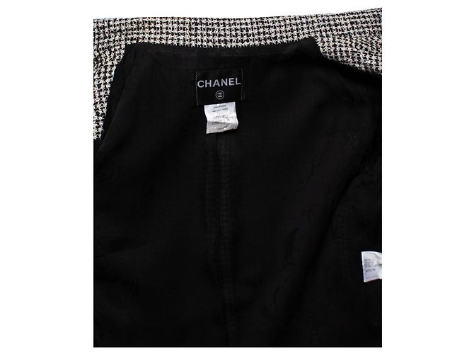 Chanel, Schwarz-goldene Tweedjacke - Ansicht 8