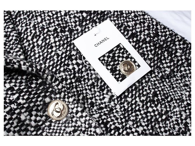 Chanel, Wool tweed sequinned coat Black - view 6