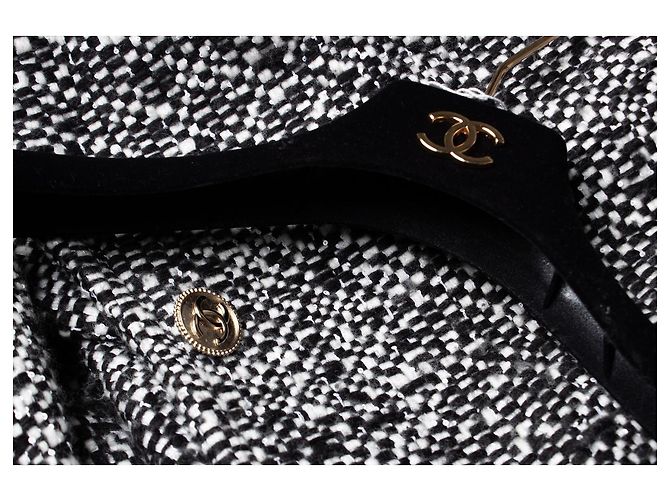 Chanel, Wool tweed sequinned coat Black - view 7