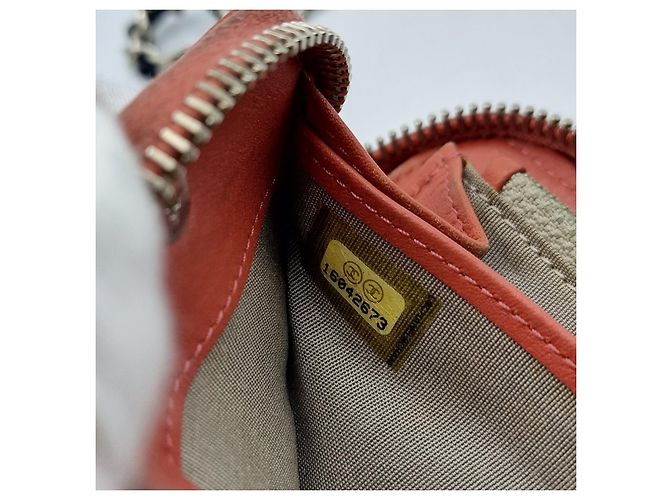 Timeless Chanel Geldbörse, ZEITLOSES GESTEPPTES LACKLEDER. Korallenrote Farbe. - Ansicht 15