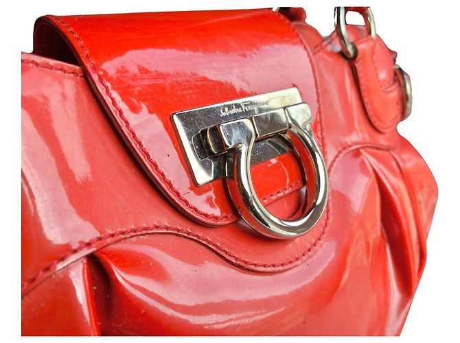 Salvatore Ferragamo Borsa FERRAGAMO in vernice. - vista 3