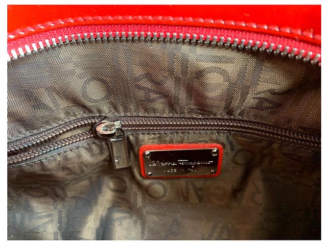 Salvatore Ferragamo Borsa FERRAGAMO in vernice. - vista 9