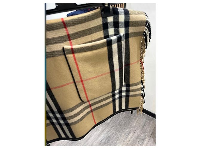 Burberry Capa xadrez de lã e caxemira com capuz em bege arquivo Camelo - vista 9