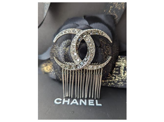 Chanel CC B15Forcina per capelli in cristallo argento con logo C Dubai Moon Collection - vista 2