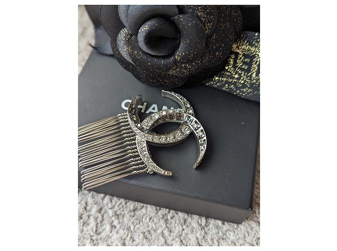 Chanel CC B15Forcina per capelli in cristallo argento con logo C Dubai Moon Collection - vista 8