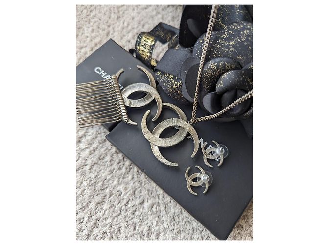 Chanel CC B15C Dubai Crescent Moon Logo SHW RARE orecchini con collana Argento - vista 2