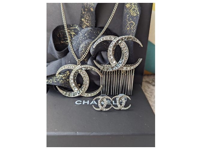 Chanel CC B15C Dubai Crescent Moon Logo SHW RARE orecchini con collana Argento - vista 3