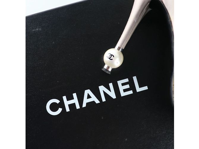 CHANEL - Perlenpumps (Größe 38) Grau - Ansicht 7