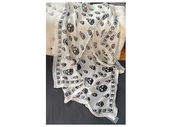 Alexander Mcqueen skull scarf - view 3