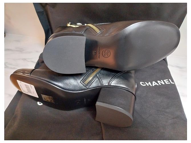 Stivaletti Chanel in pelle nera Nero - vista 4