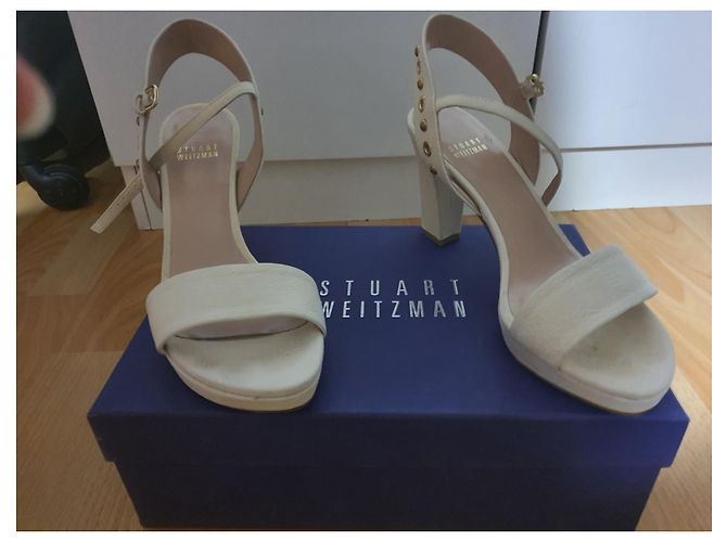 Stuart Weitzman Pumps aus cremefarbenem Lammleder - Ansicht 2