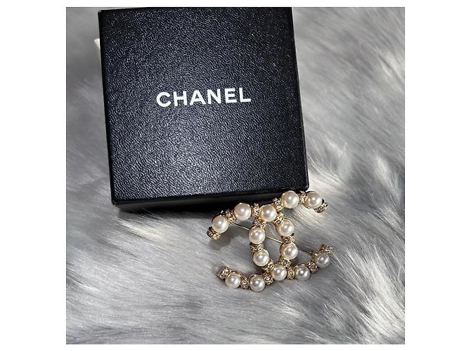 Chanel Pins & Broschen Weiß Golden - Ansicht 2