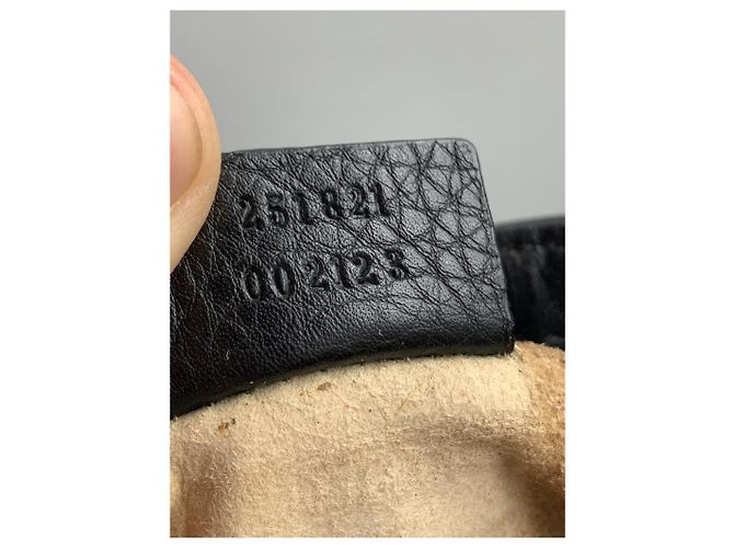 Bolsa de ombro Gucci em couro preto - vista 2