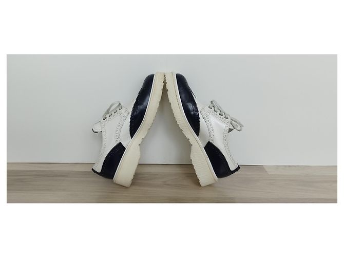 Sapatos de amarrar Prada em couro branco e marinho Multicor - vista 6
