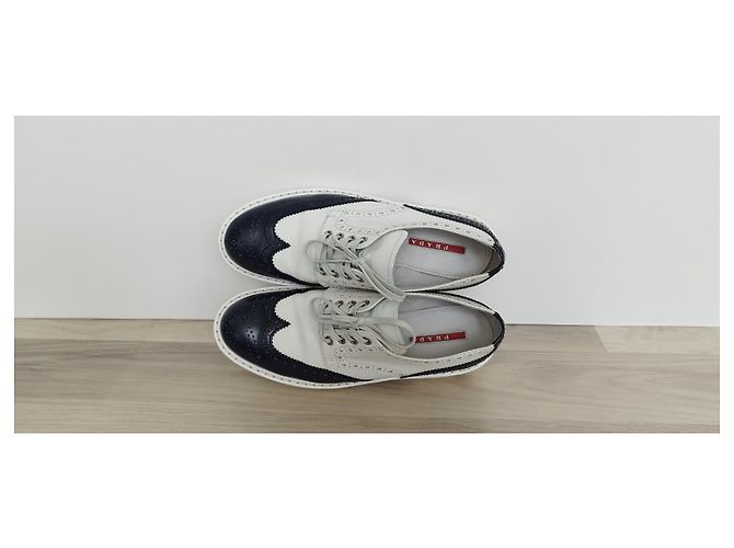Sapatos de amarrar Prada em couro branco e marinho Multicor - vista 7