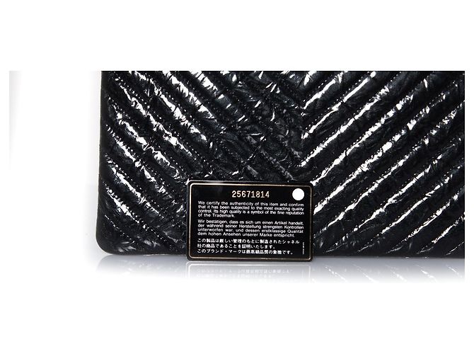 Chanel, estuche O con cremallera chevron de charol Negro - vista 5