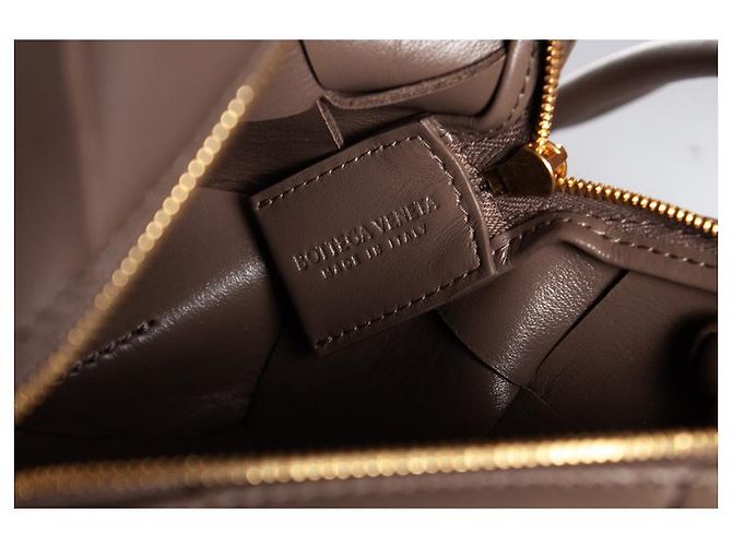 Bottega Veneta, Mini Cassette Camera Bag Marrone - vista 9
