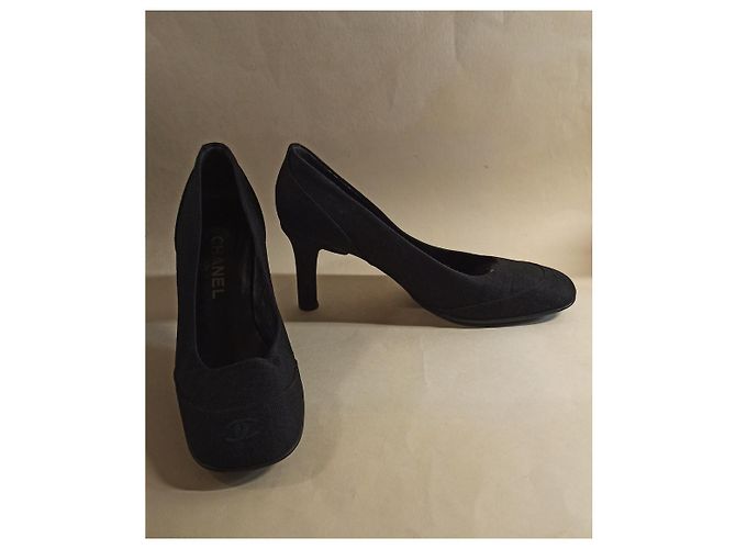 Décolleté Chanel in pelle nera con ricamo CC Nero - vista 5