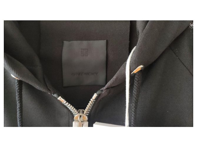 ETIQUETA DE CAMISOLA CURTA GIVENCHY 4G CHITO PRETO COM CAPUZ E ZIP. - vista 3