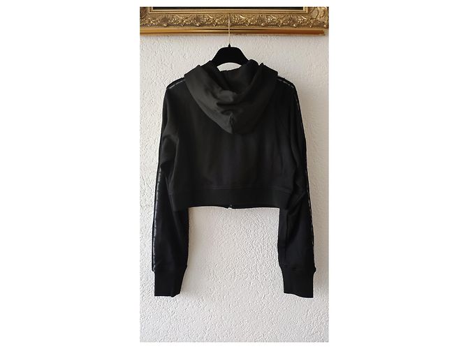 ETIQUETA DE CAMISOLA CURTA GIVENCHY 4G CHITO PRETO COM CAPUZ E ZIP. - vista 5