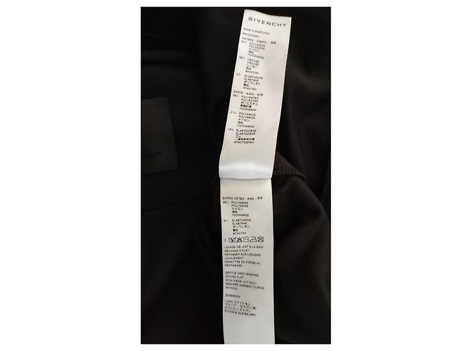 ETIQUETA DE CAMISOLA CURTA GIVENCHY 4G CHITO PRETO COM CAPUZ E ZIP. - vista 7