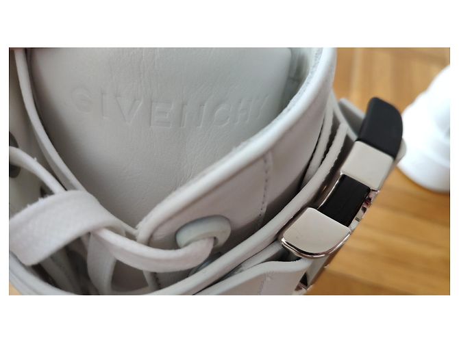 BOTAS TERRA GIVENCHY EM COURO BRANCO. - vista 10