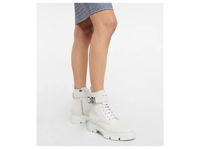 BOTAS TERRA GIVENCHY EM COURO BRANCO. - vista 11