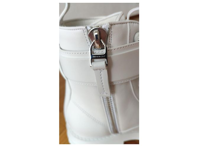 BOTAS TERRA GIVENCHY EM COURO BRANCO. - vista 7